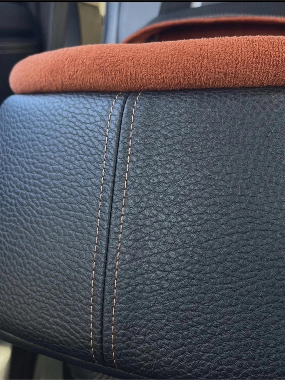 TOITERT Luxury Dog Car Seat Black & Cognac Pet Travel Booster Seat